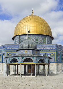 المسجد الأقصى محاصر وقوات الاحتلال تمنع المقدسيين من الصلاة